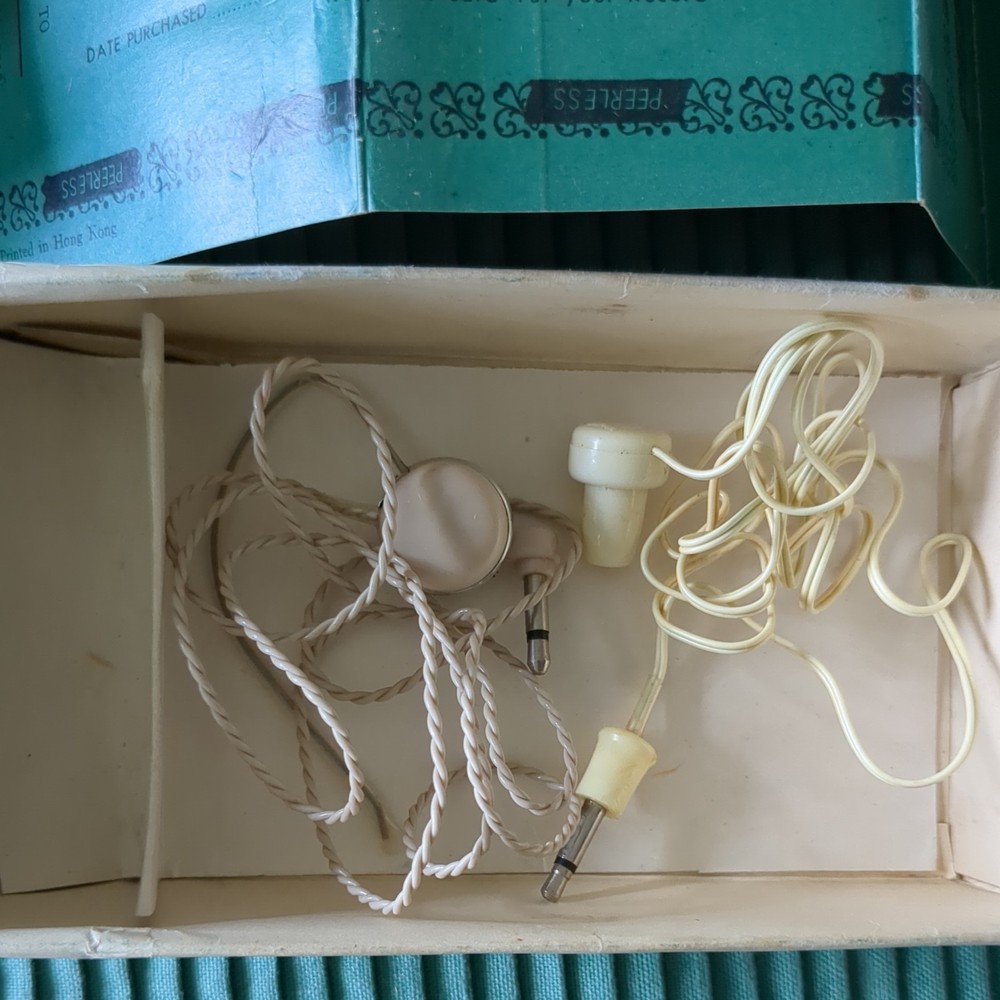 Peerless Solid State Model 855 Transistor Radio in Box Vtg 1966