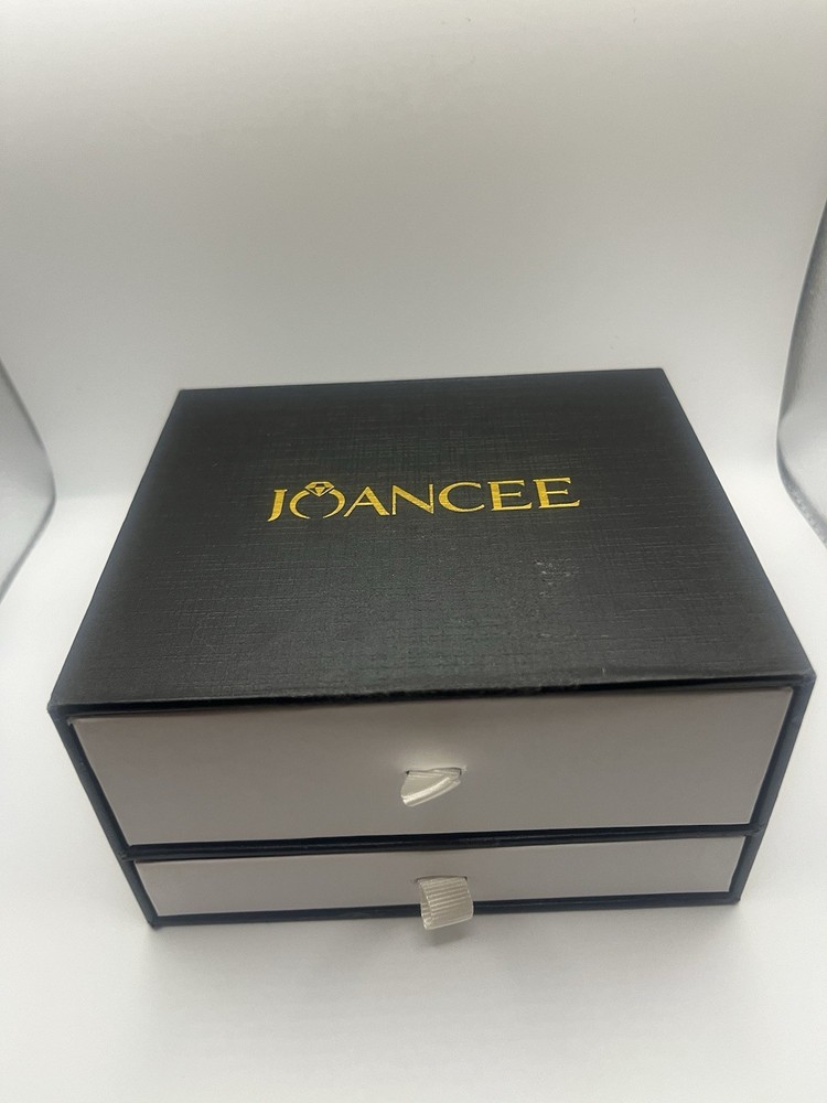 joancee empty Display And  Ring box With Cleaning Cloth