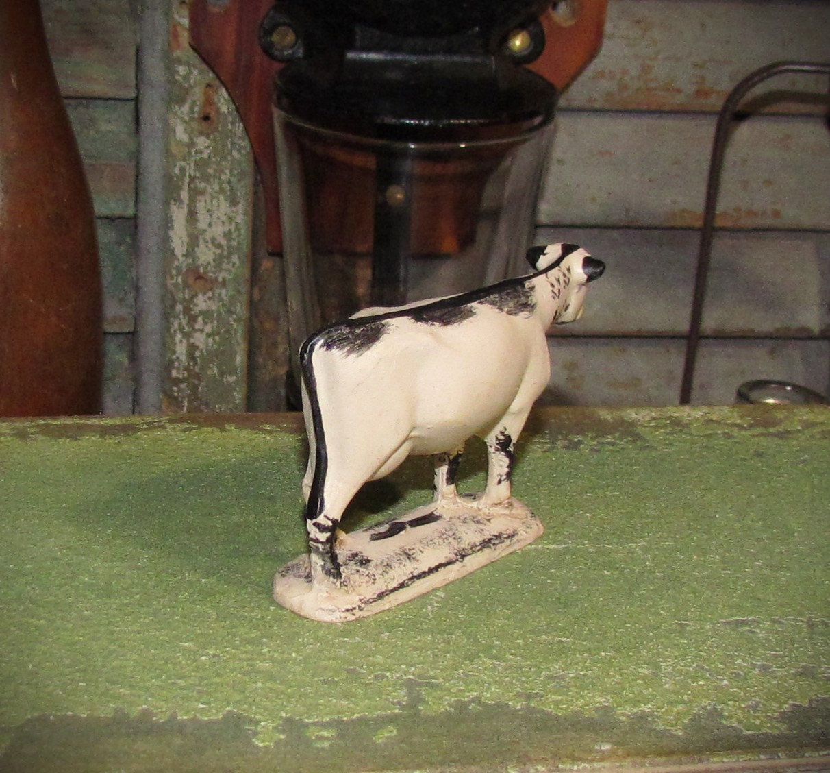 Primitive 3.5" Antique White Resin Holstein Country Farm Dairy Vtg Style Toy Cow
