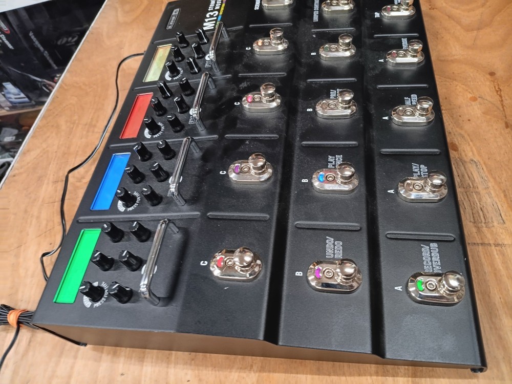 Line 6 M13 Stompbox Modeler Guitar Processor Pedal 75+ Effects