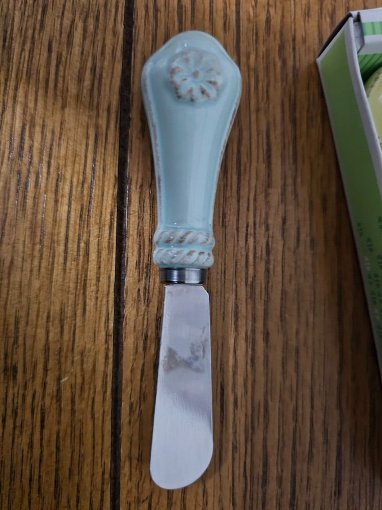 4 PIECE PASTEL SPREADER SET