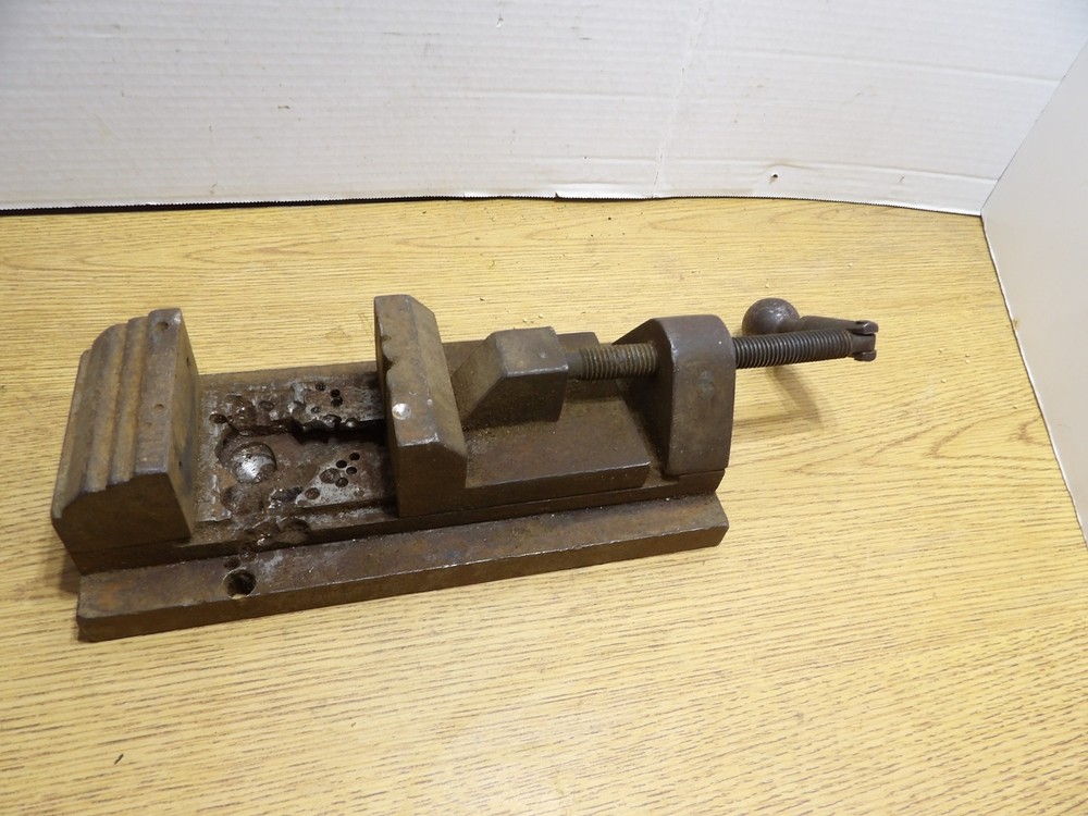 End Mill 3 1/2" Jaw  Machining Vise  ( functional / rough condition )