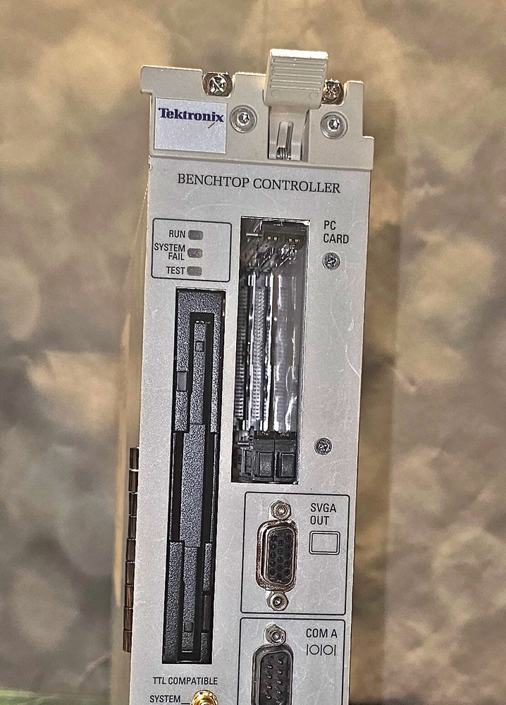 Tektronix TLA-711 Benchtop Controller, 32MB DRAM/2.0GB HDD (#1)