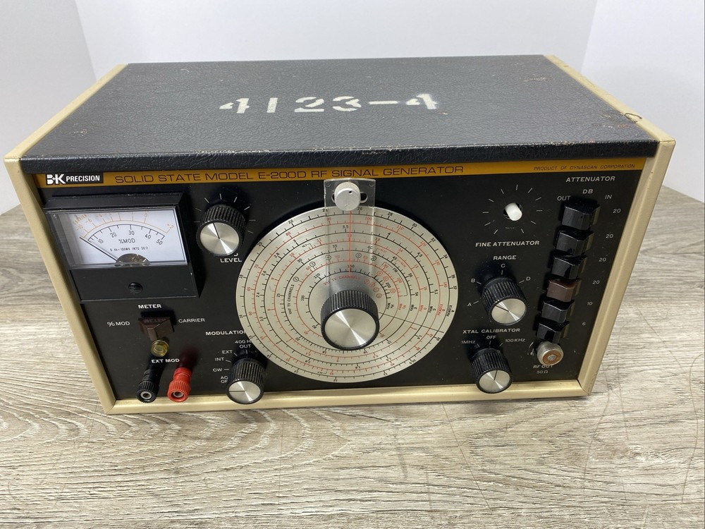 B & K Precision Solid State Model E 200D RF Signal Generator  E-200D *Powers On*