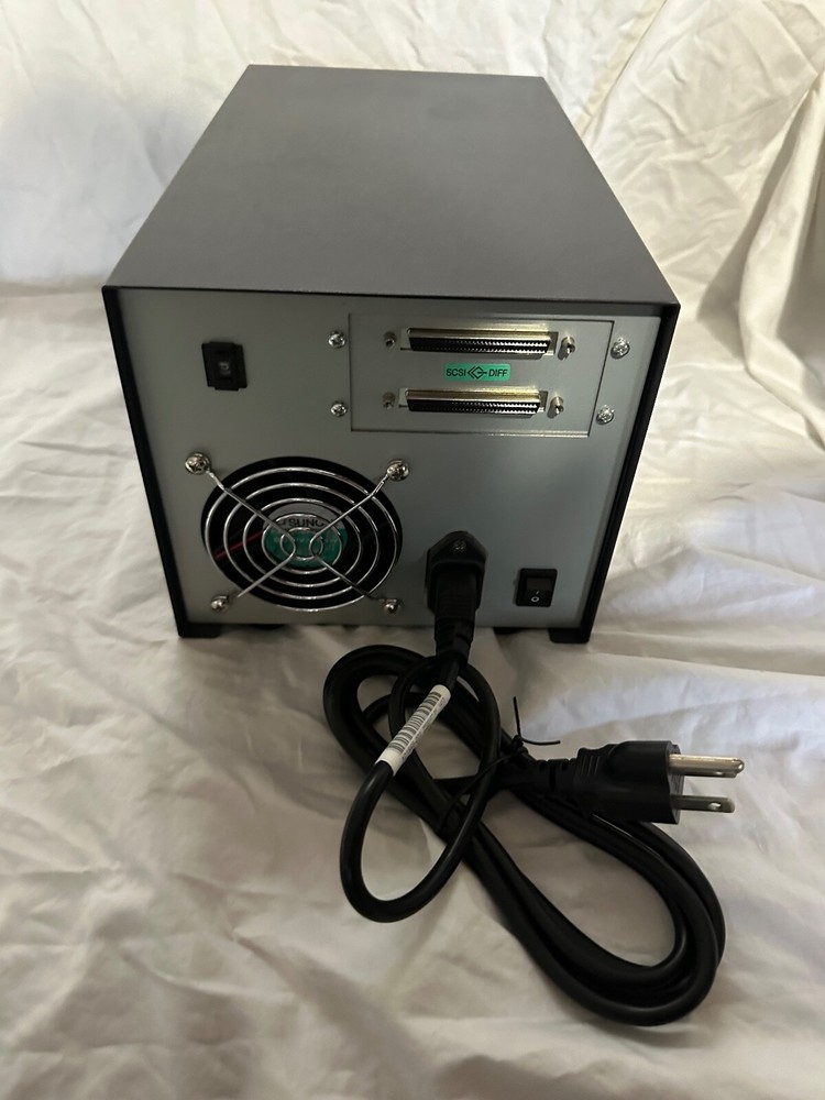Quantum TH8BF-EF Vintage Computer External Tape Backup Drive