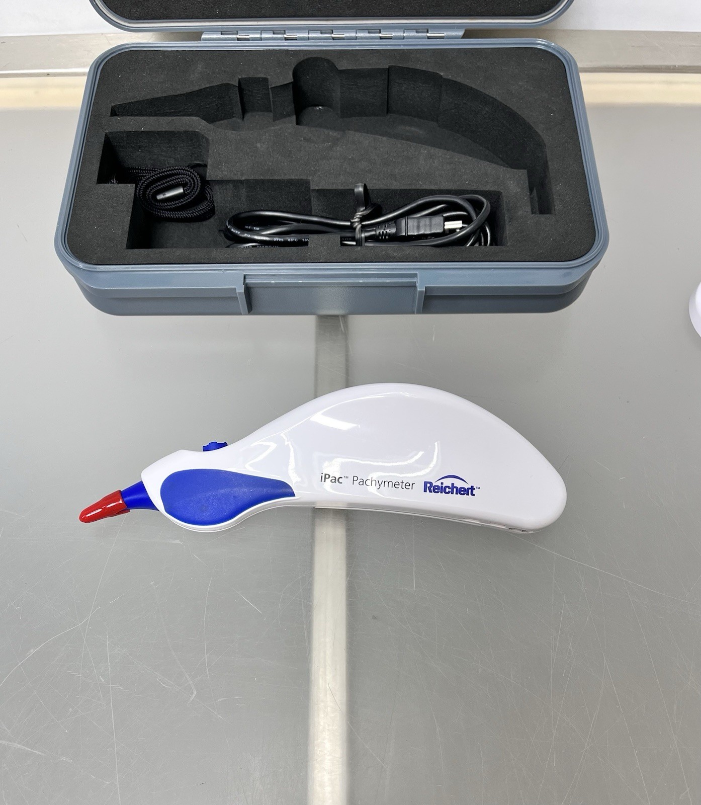 Reichert iPac Pachymeter w/ Charging Cradle, Case