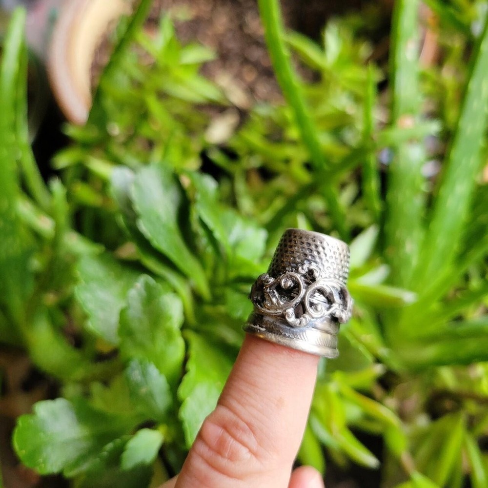 Vintage Ornate Silver Scroll Thimble