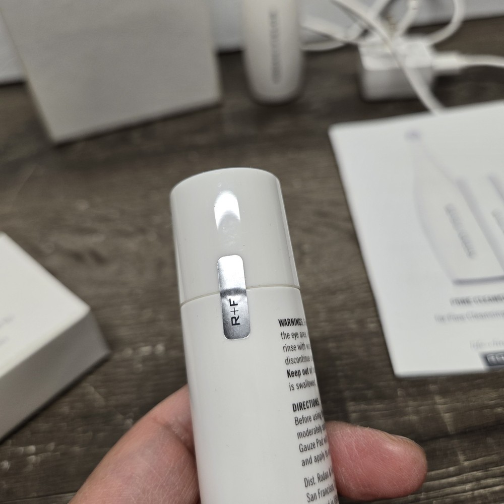 Rodan + Fields Pore Cleansing MD System with Charger, Solution, & 9 Tips