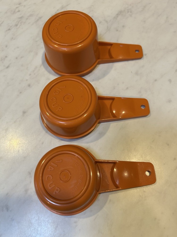 VINTAGE TUPPERWARE OrangeMEASURING CUPS & Spoons