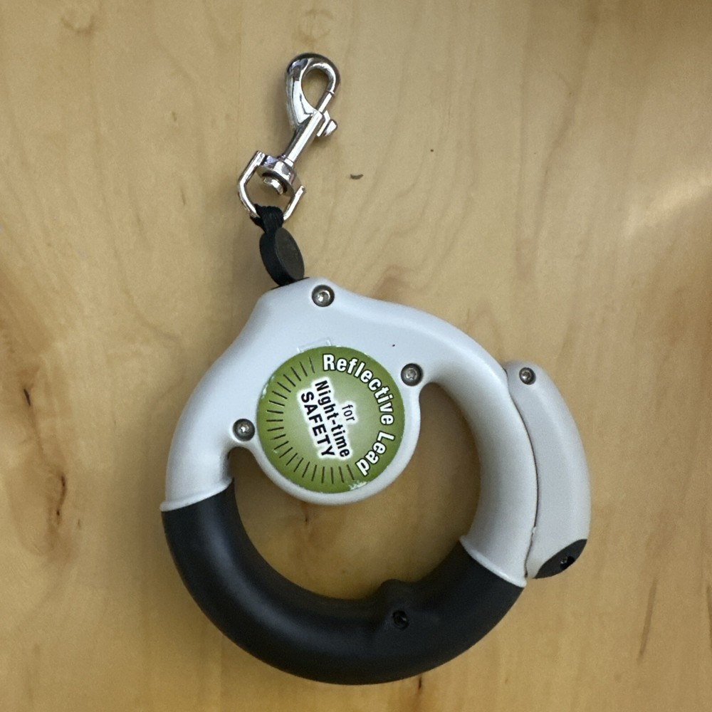 Hartz Reva Retractable Reflective Leash
