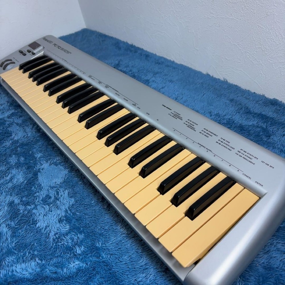 Roland PC-70 MIDI Keyboard Controller 49 keys. Functionality unconfirmed Junk JP
