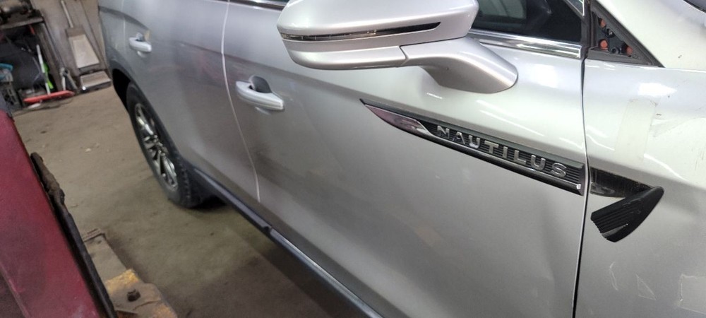 19 Lincoln Nautilus Camera Projector