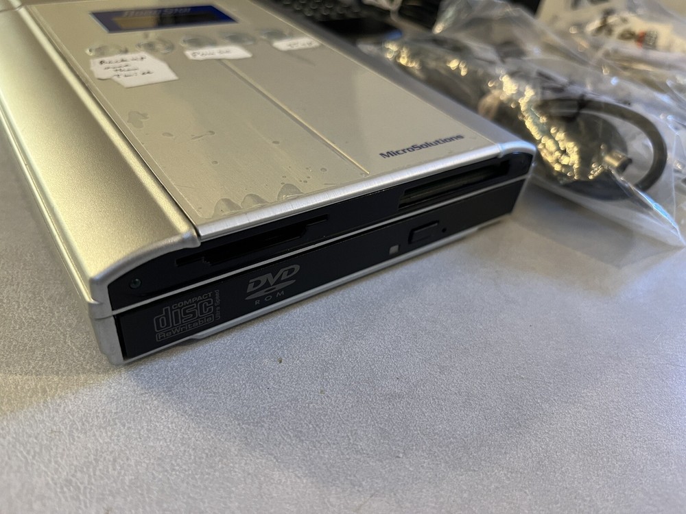 Microsolutions Roadstor Photo Viewer/CD Burner DVD & MP3 Microflash Card Reader
