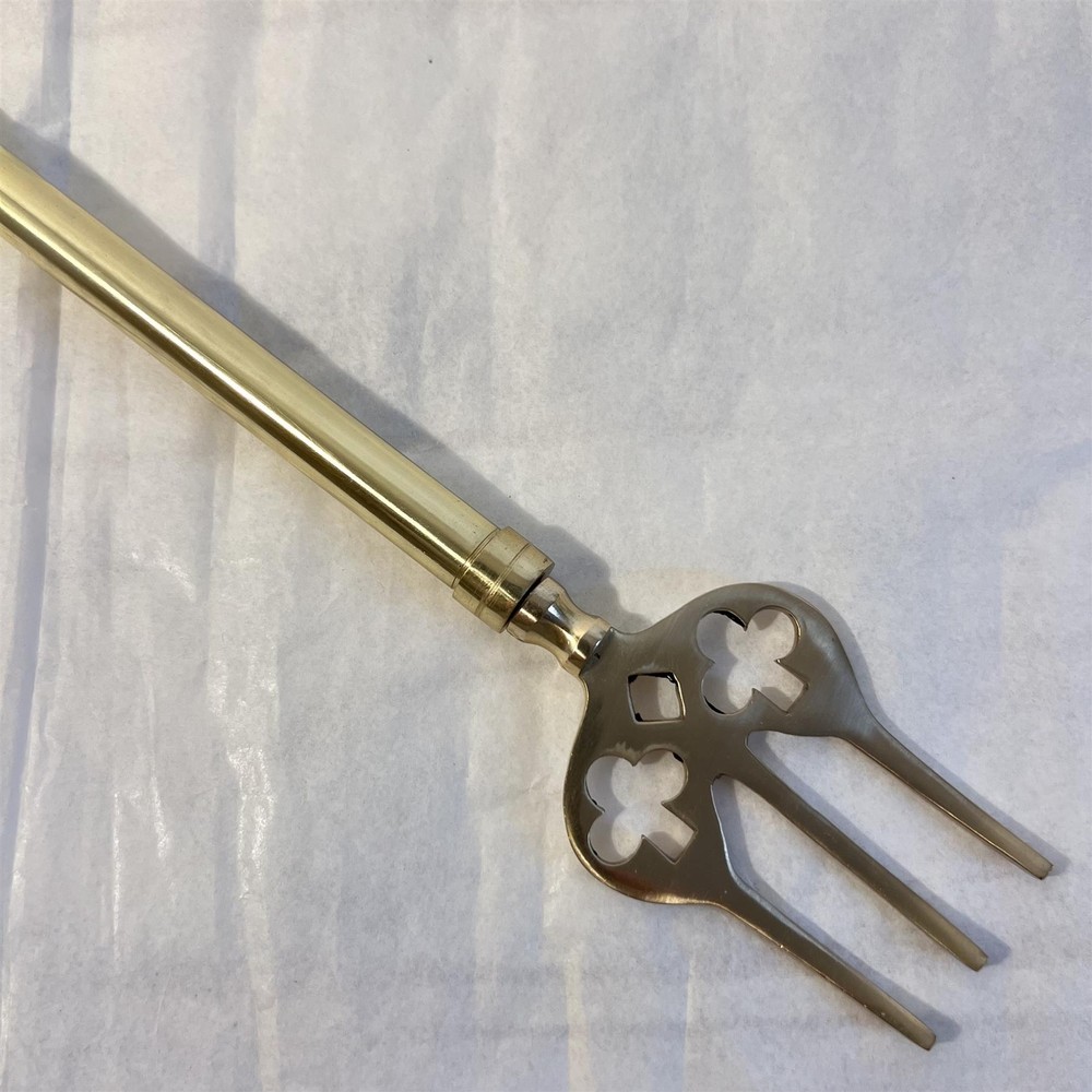 Brass extending fireside toasting fork | Extends to 72cm