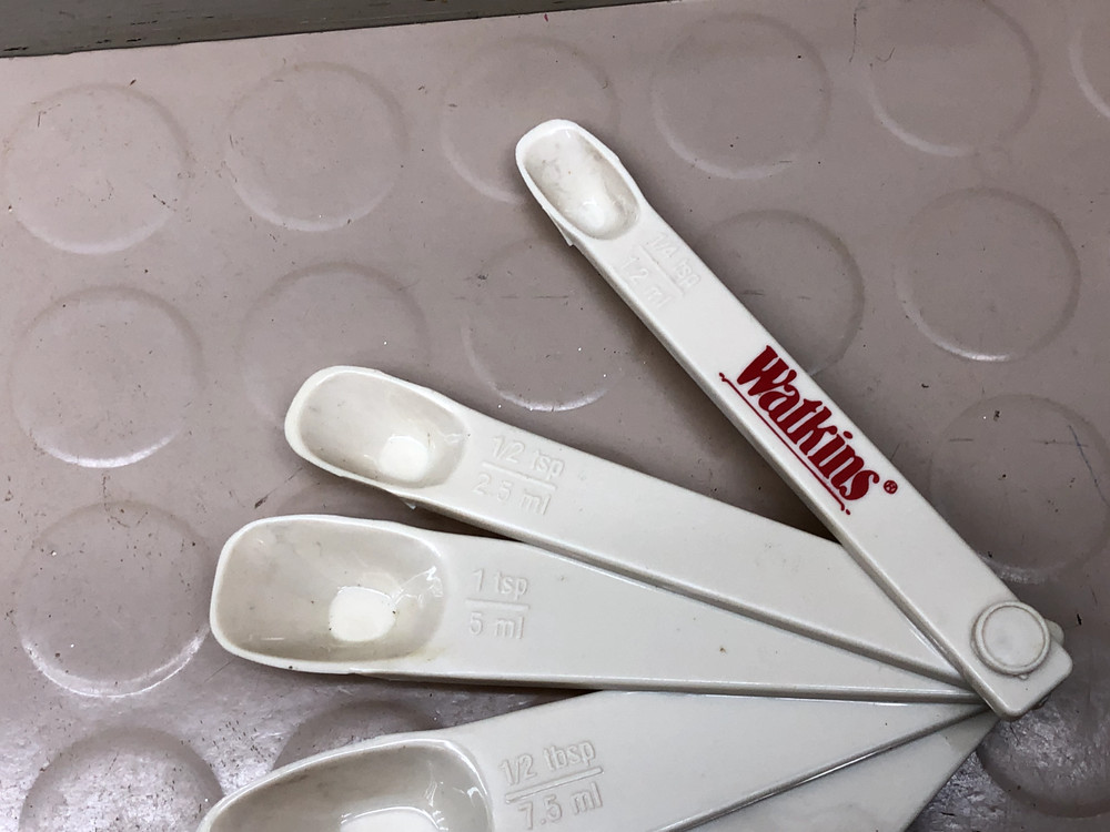 Vintage WHITE Measuring Spoons Ring Set