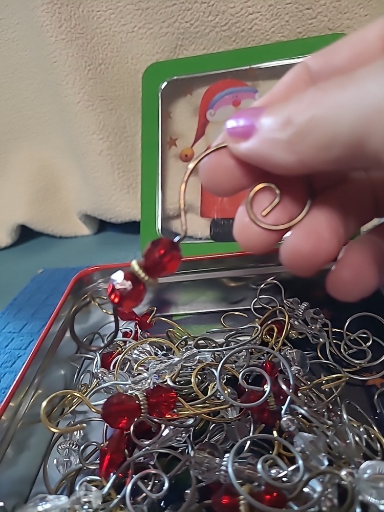 TIN WITH MANY CHRISTMAS HOOKS (BIN M)