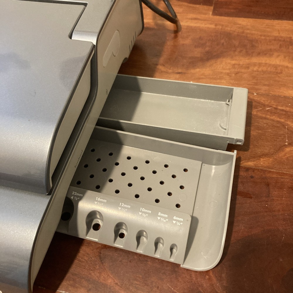 Fellowes Quasar E 500 Electric Comb Binding Machine Working