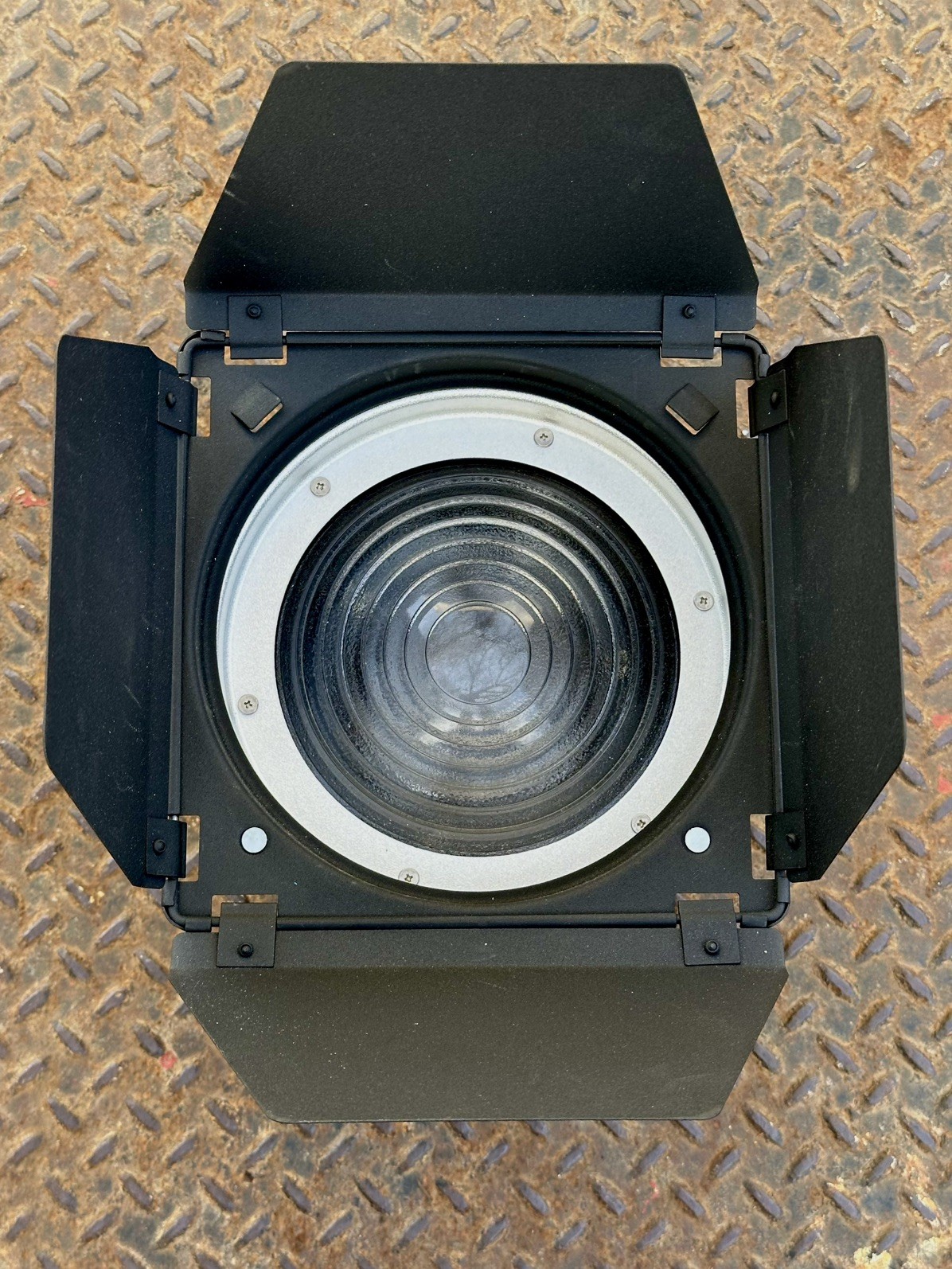 Aputure Fresnel 2X Bowens Mount – With Barndoors & Case