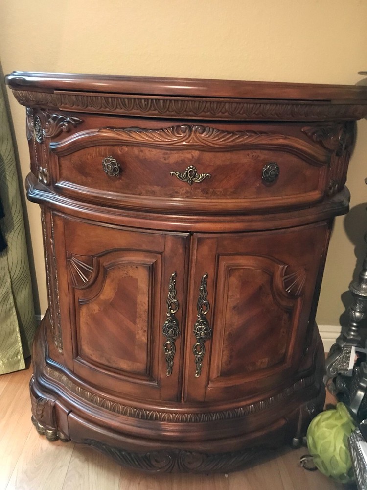 Michael Amini Cortina Bedroom Set
