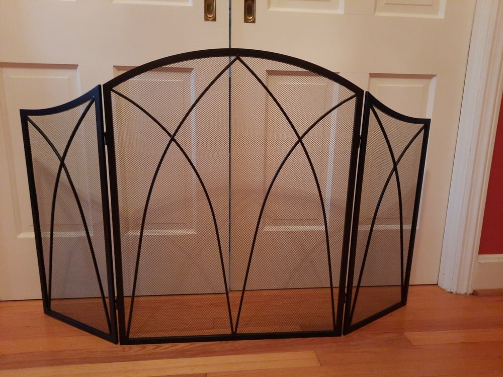 EUC Pleasant Hearth 959 Black Arched 3-Panel Fireplace Screen