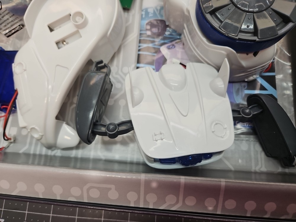 Clementoni Technologic Programmable Cyber Robot