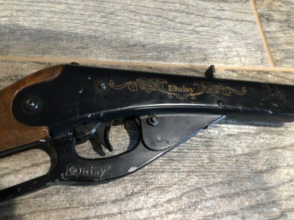 Vintage Daisy Model 105B BB Gun