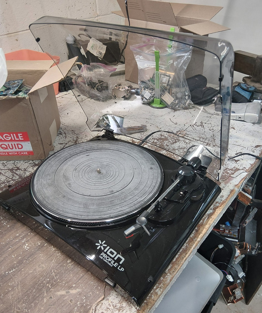 ION Profile LP VINYLE CONVERSION TURNTABLE