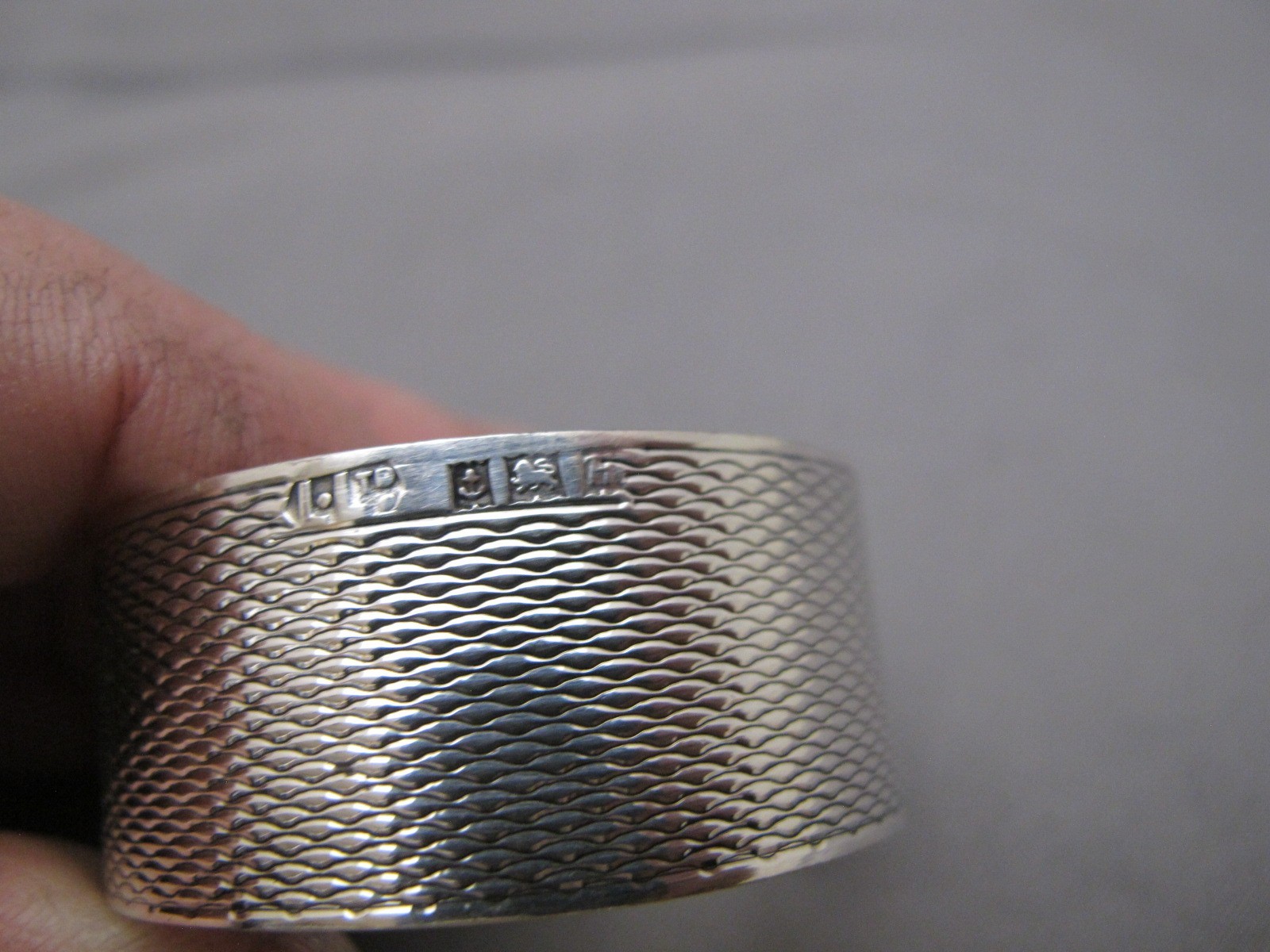 Good ENGLISH Engine Turned Sterling NAPKIN RING-NO MONO-L Ltd, Birmingham 1957-8