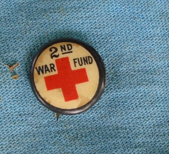 WWI 2nd War Fund pin back button, made by Manee