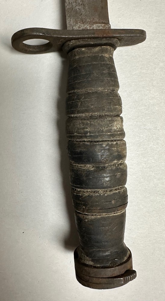 M1 CARBINE "CAMILLUS" LEATHER HANDLE BAYONET WITH BROKEN M8 SCABBARD # USD-CML