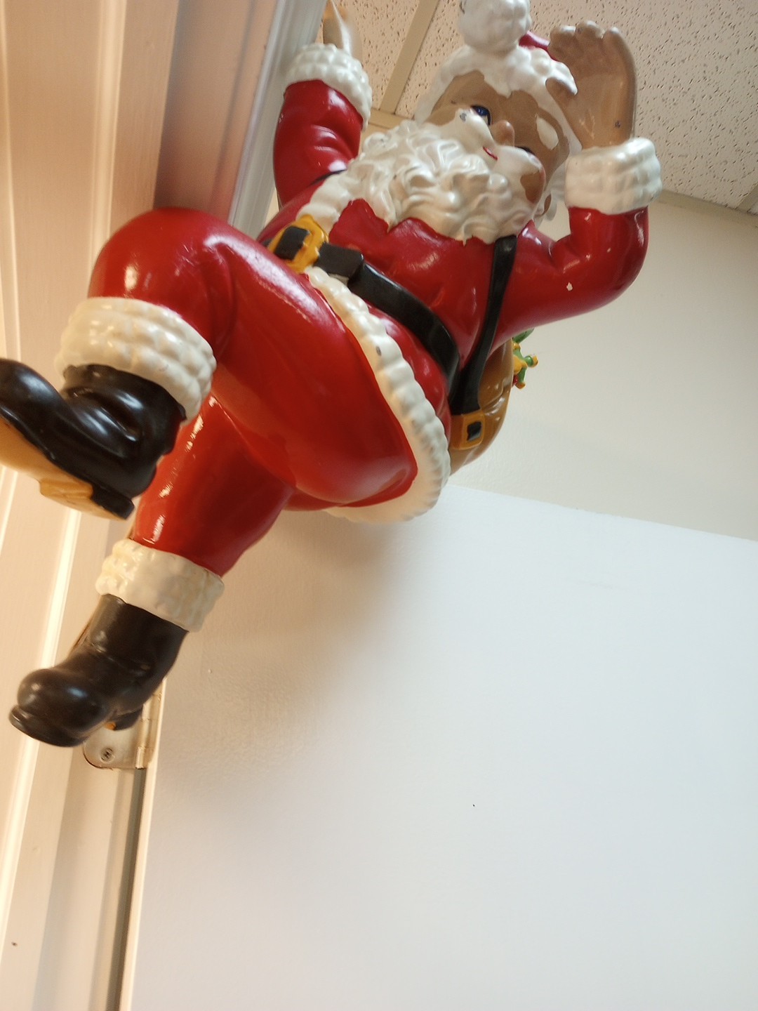 1997 Barthelmess Inc - Climbing Santa Claus Resin Indoor Outdoor