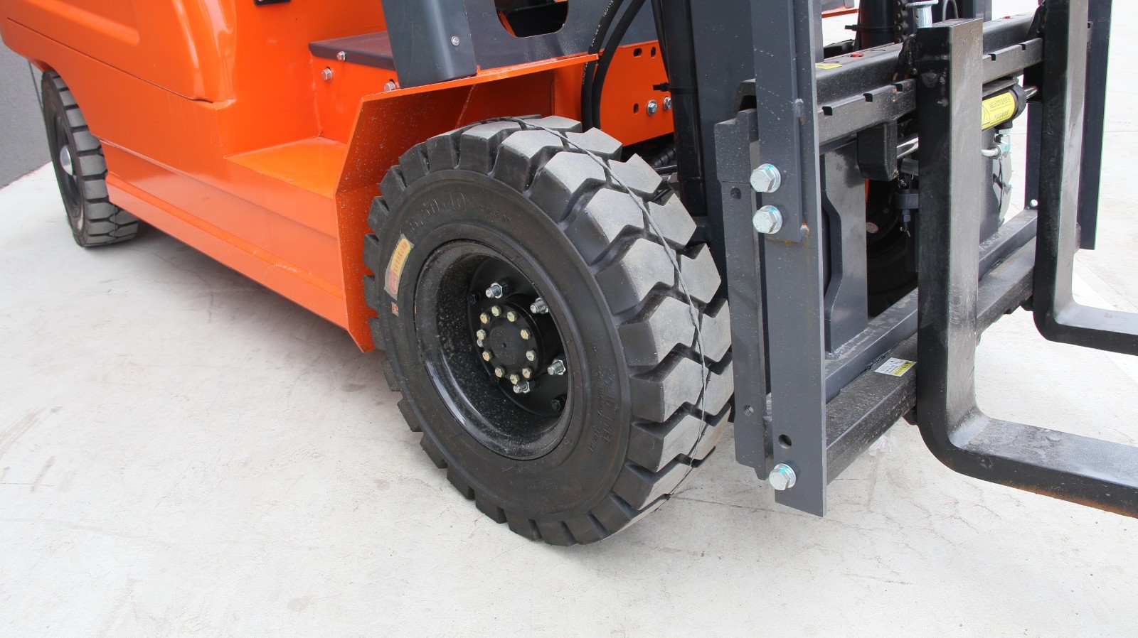 2.5Ton 5500lbs Electric Forklift W/60V 70Ah Charger Lead-acid battery Solid Tire