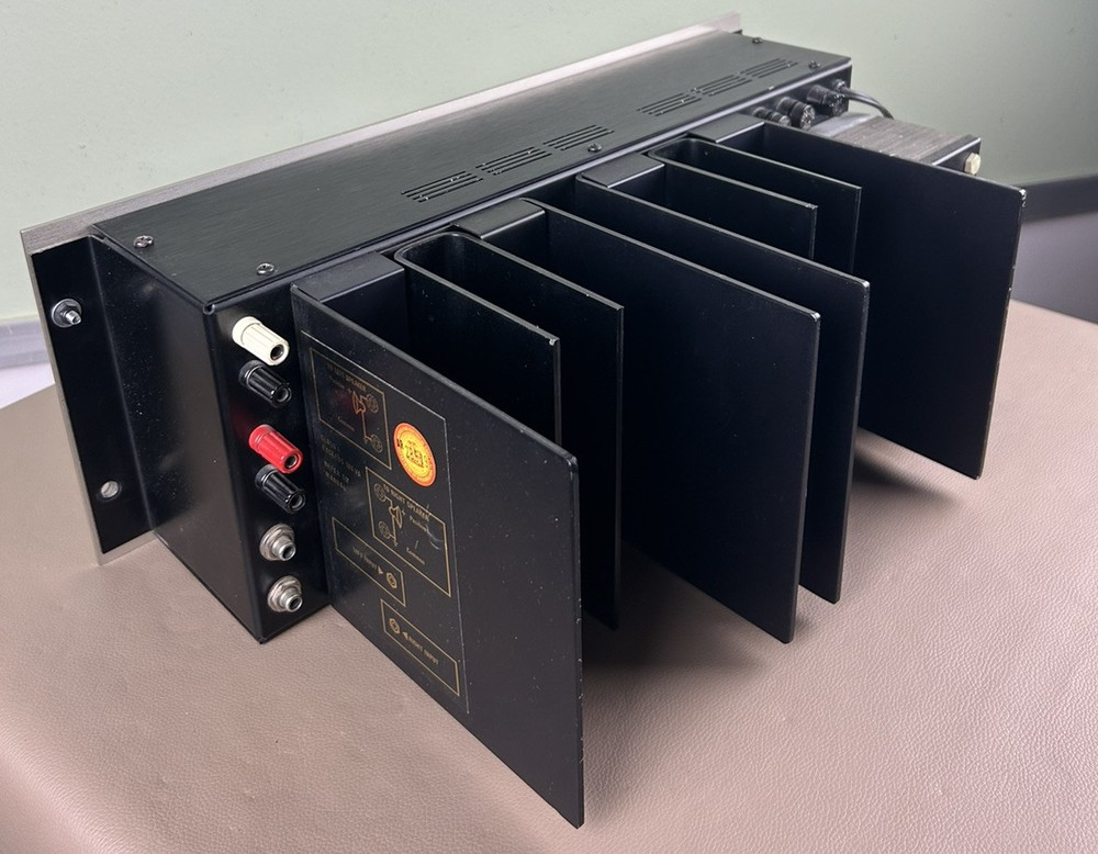 PHASE LINEAR 400 STEREO AMPLIFIER