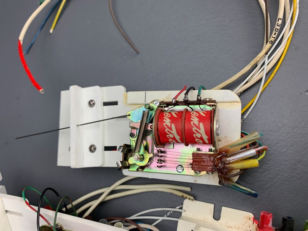 Three Kemtron Twin Solenoid Switch Machine with RIX Brackets E0149