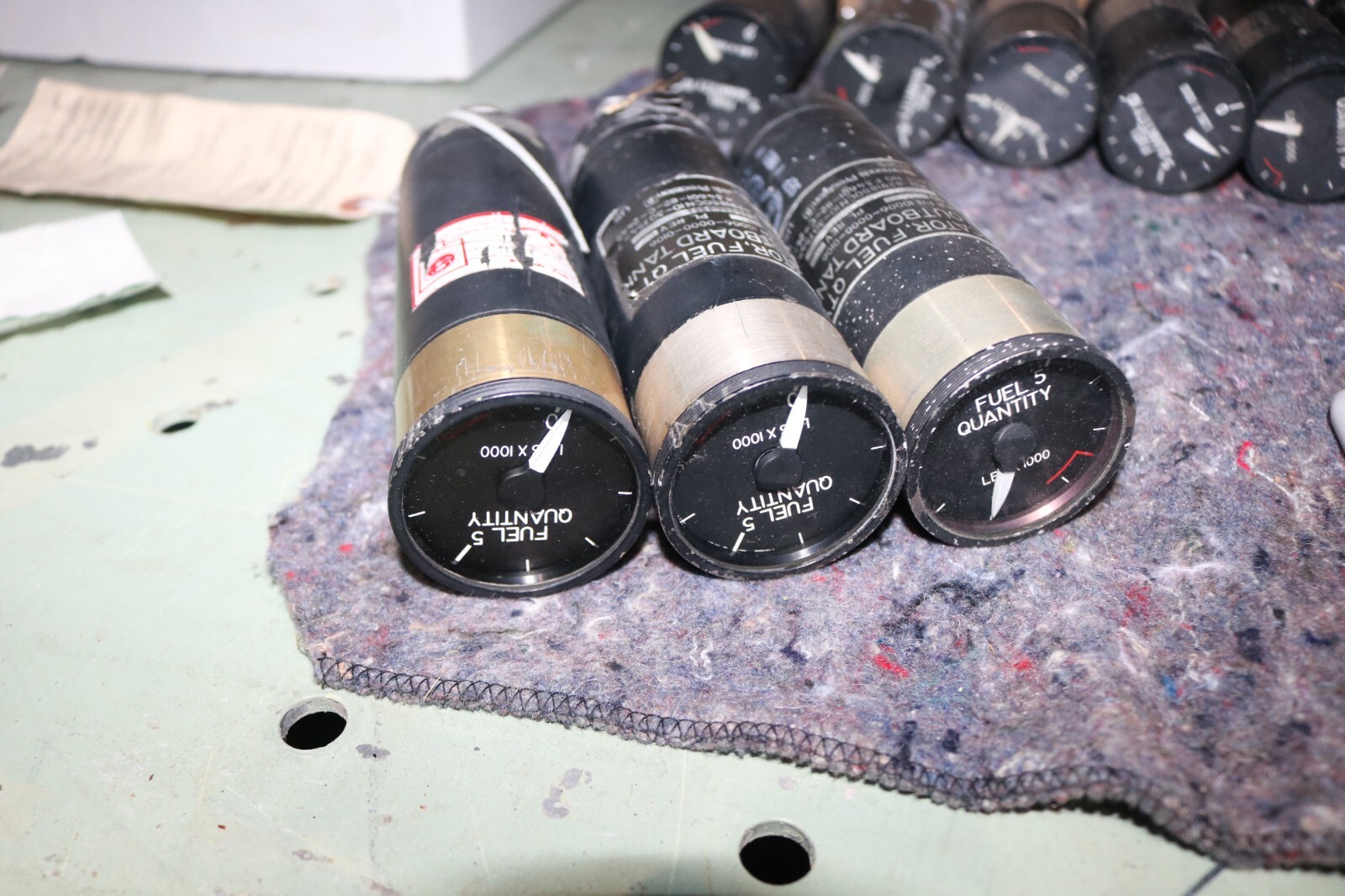 (1) Excellent cond B-52 fuel quantity indicator L + R Outboard tank