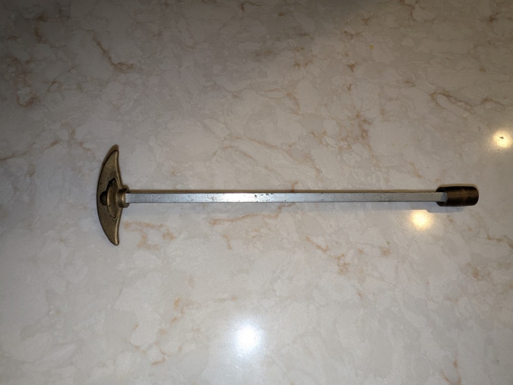 Log Lighter Lighter Key, 9.5" (Made in Taiwan)