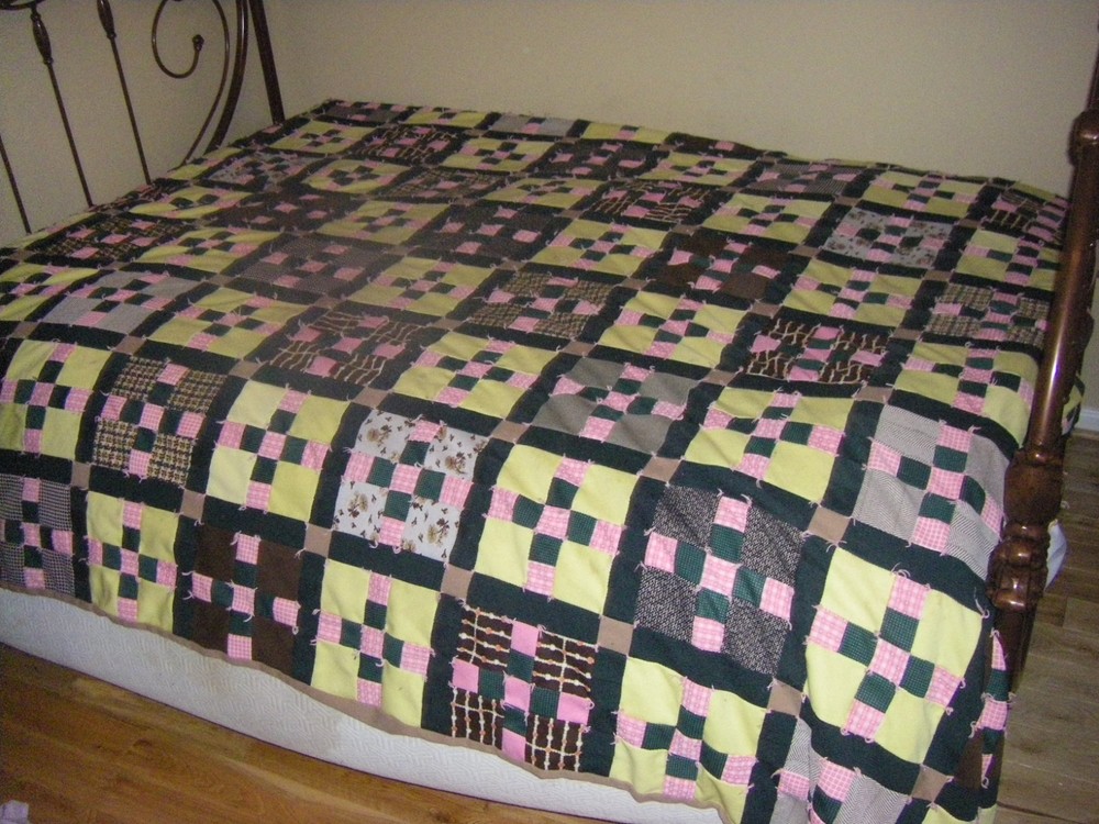 Handmade Double Knit Polyester Patch Work Quilt 72x 72 Needs/Repairs