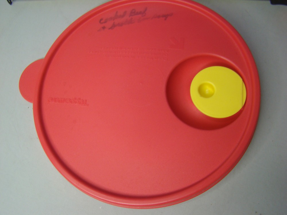 Tupperware Red Vented Lid 2648B-4 Lid 7.25"