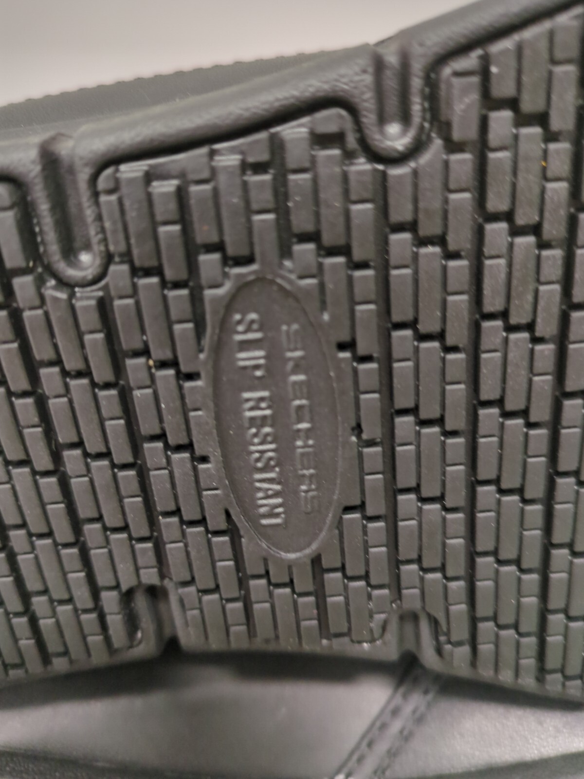 B5 Skechers Mens Size 11- Memory Foam Slip Resistant Work Shoes- Black