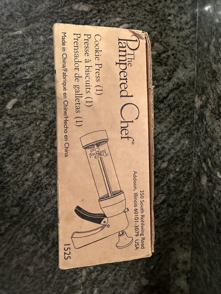 Pampered Chef 1525 Cookie Press with 16 Discs, White
