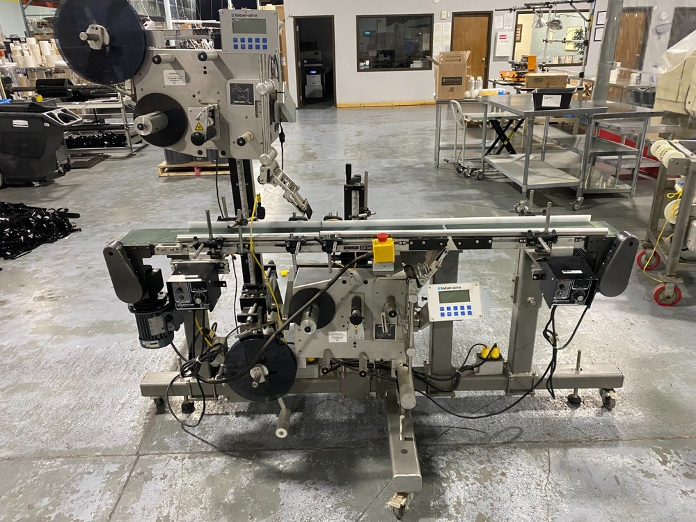 Top and bottom labeler machine