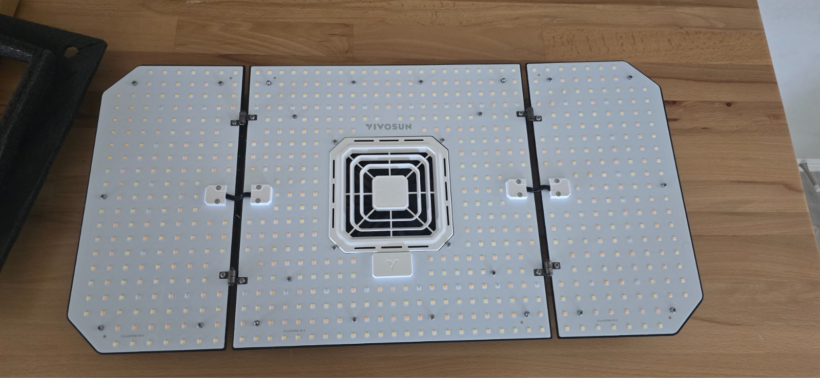 VIVOSUN AeroLight SE 200W LED Grow Light Full Spectrum Fan Cooling