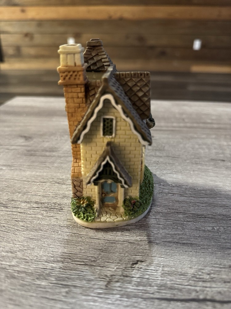 Vintage Ceramic Cottage Clock House with Quartz Clock