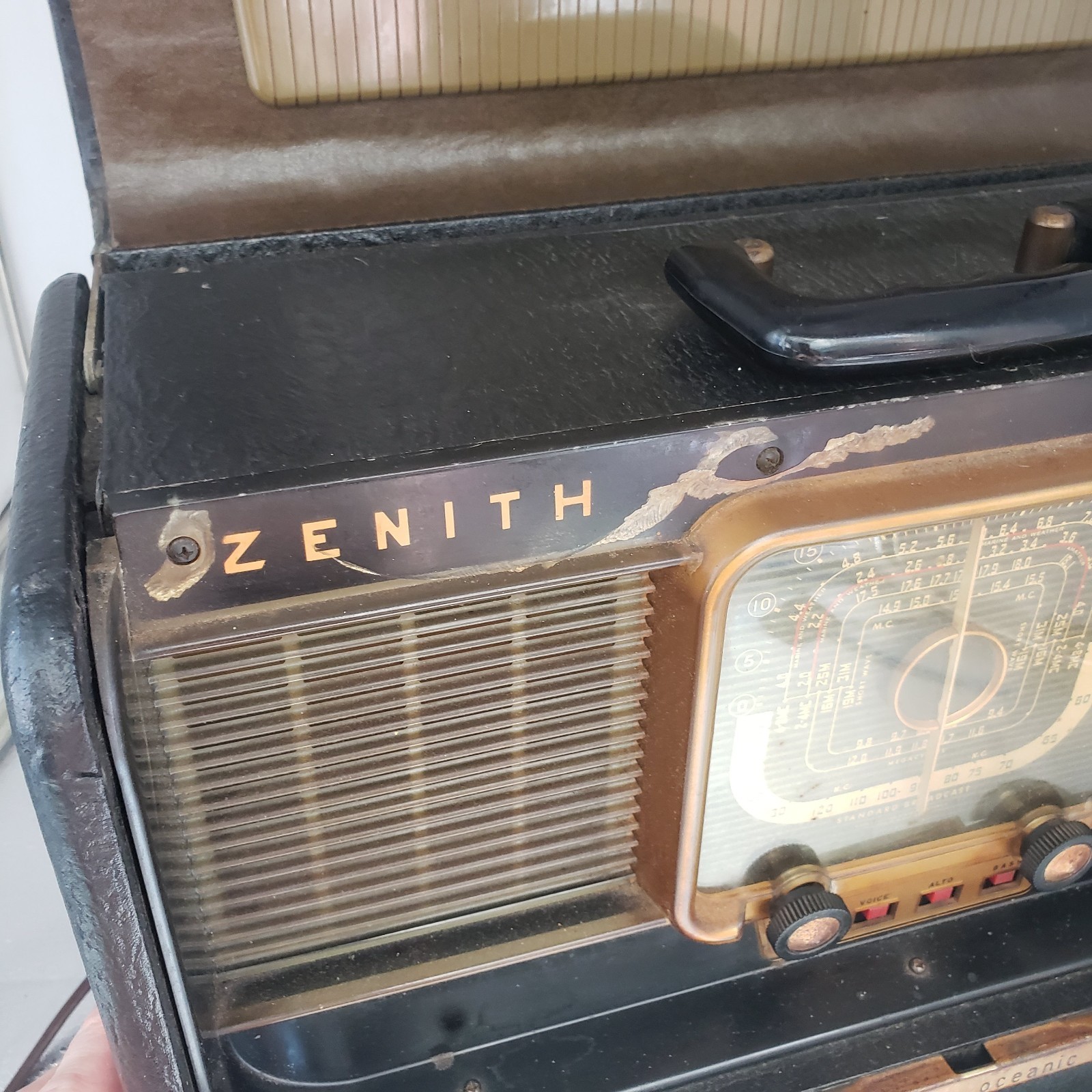 Zenith Trans-Oceanic Portable Shortwave Tube Radio 1950's Power Up
