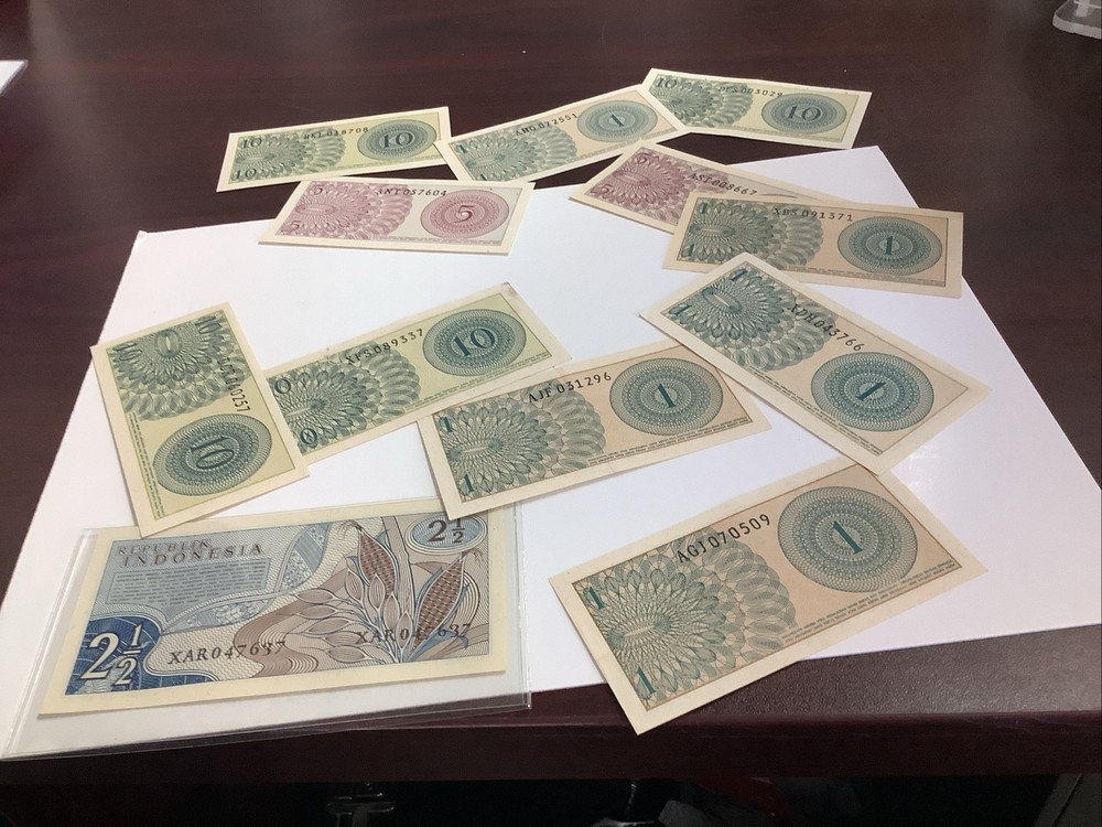 Indonesia Paper Currency Bank Notes