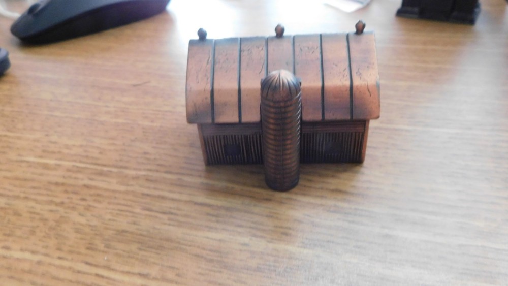 VINTAGE DIE CAST BARN WITH SILO PENCIL SHARPENER