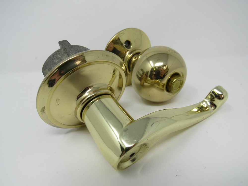 Standard Lever Handle Privacy Lock Knob Polished Brass