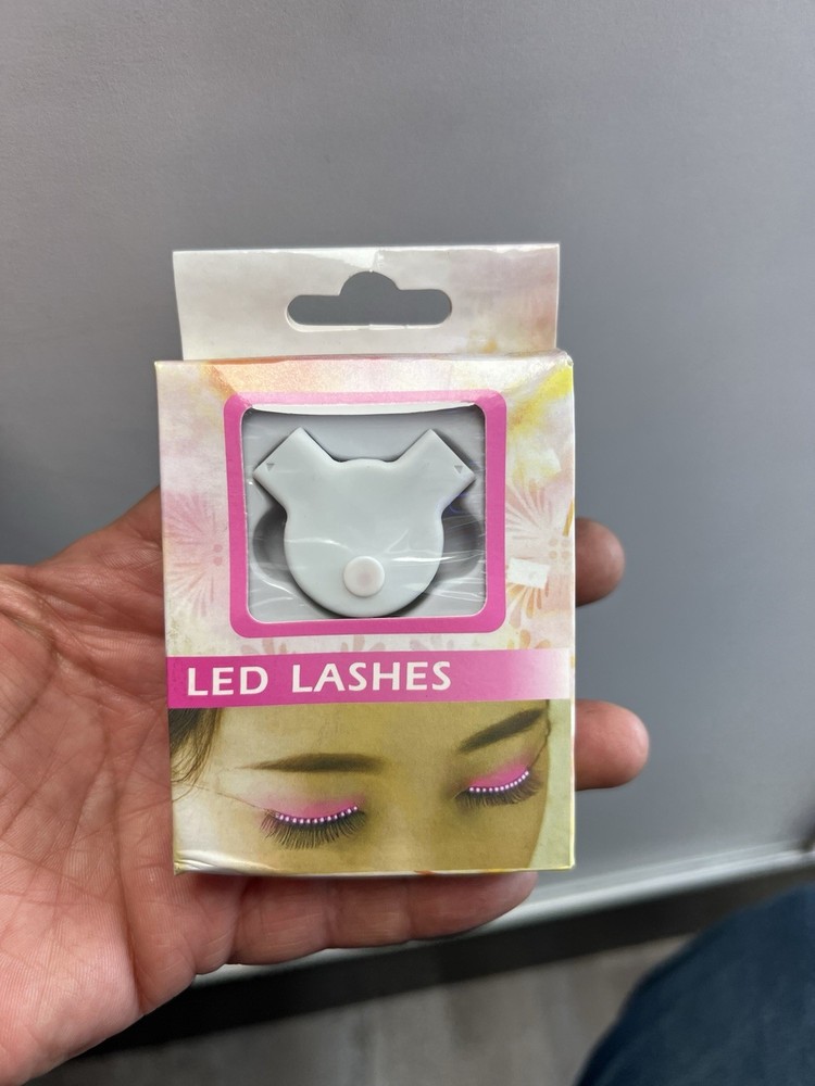 “LED Light-Up Eyelashes – Sound Activated Party Lashes