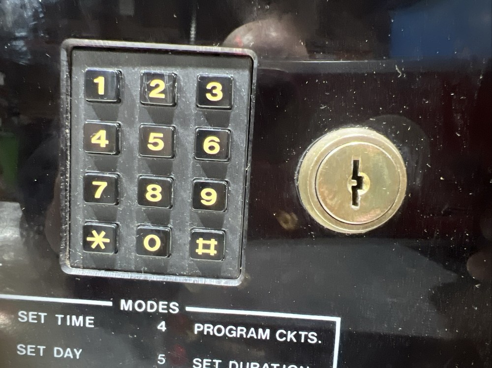 Lathem LTR6-128 Digital Master Clock Control Bell Ringer Time. Missing Key. Used