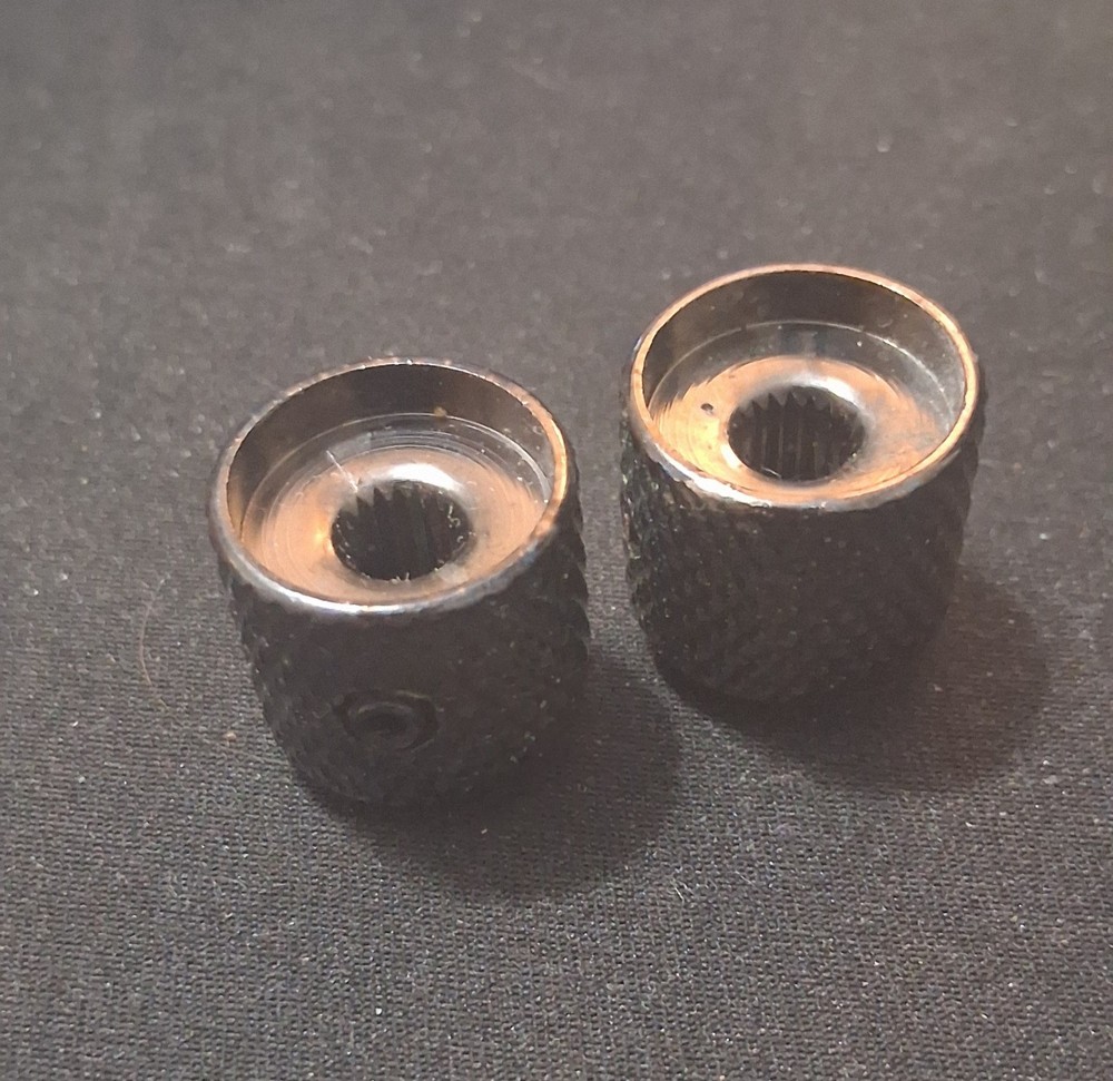 Sung-Il BM003 Tune-o-matic Bridge w/ Mounting Posts, Bushings & 2 Control Knobs.